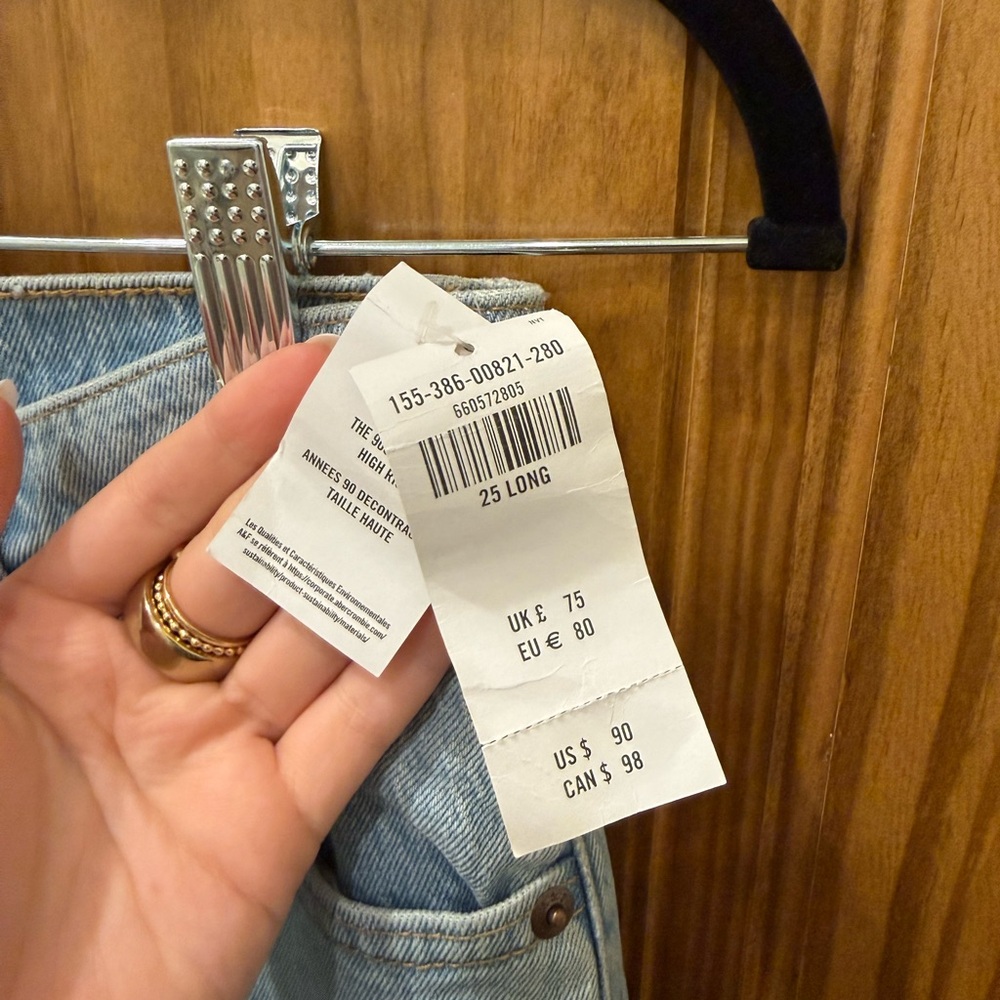 Abercrombie & Fitch The 90s Relaxed Jean
High Rise - Picture 4 of 4